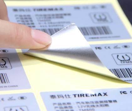 अच्छी कीमत Silver Sticker Label with Temperature Resistance Up To 80°C, Permanent Or Removable Adhesive for Smooth Surfaces ऑनलाइन